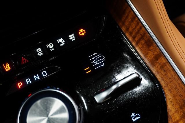 Used 2023 Jeep Grand Wagoneer Series III AWD/4WD image 31
