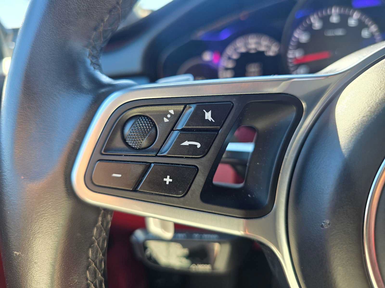 Used 2019 Porsche Cayenne AWD/4WD image 32