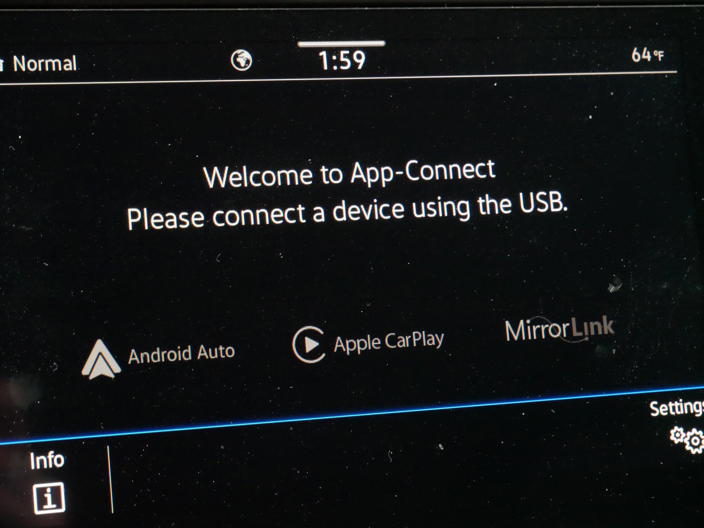 Certified 2022 Volkswagen Tiguan SE image 30