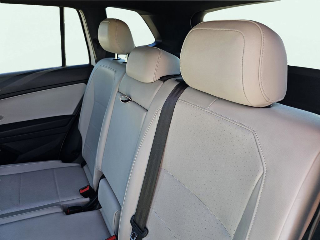 Used 2021 Volkswagen Tiguan SE R-Line image 34