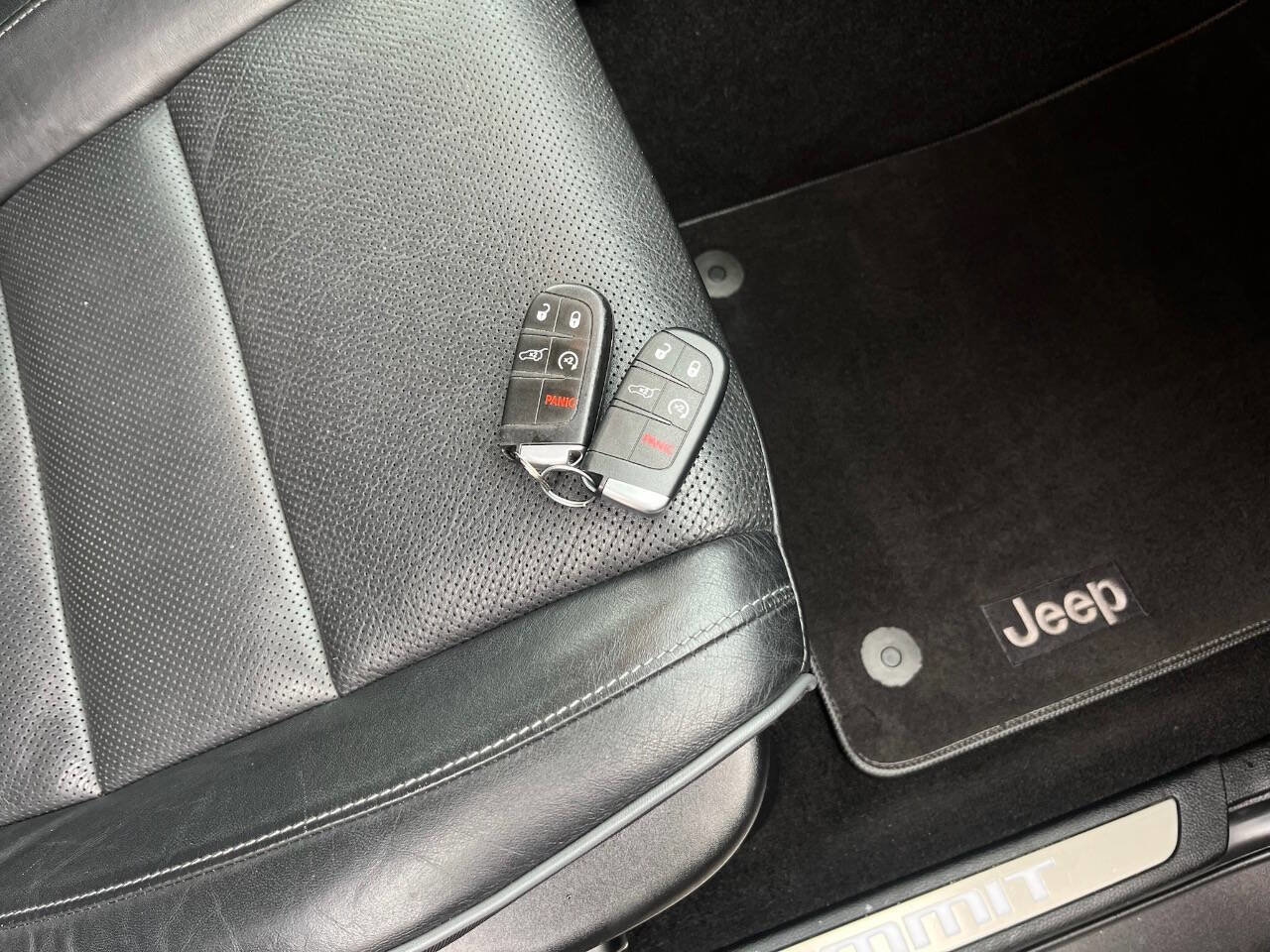 Used 2021 Jeep Grand Cherokee Summit w/ Platinum Series Group image 40