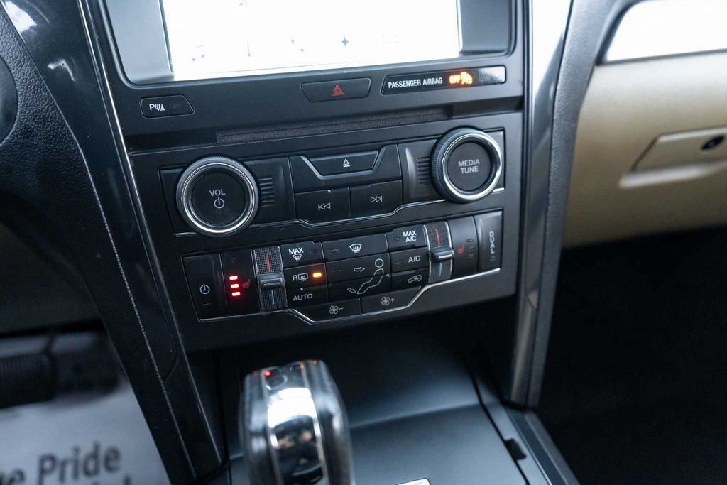 Used 2017 Ford Explorer XLT w/ Equipment Group 202A image 17