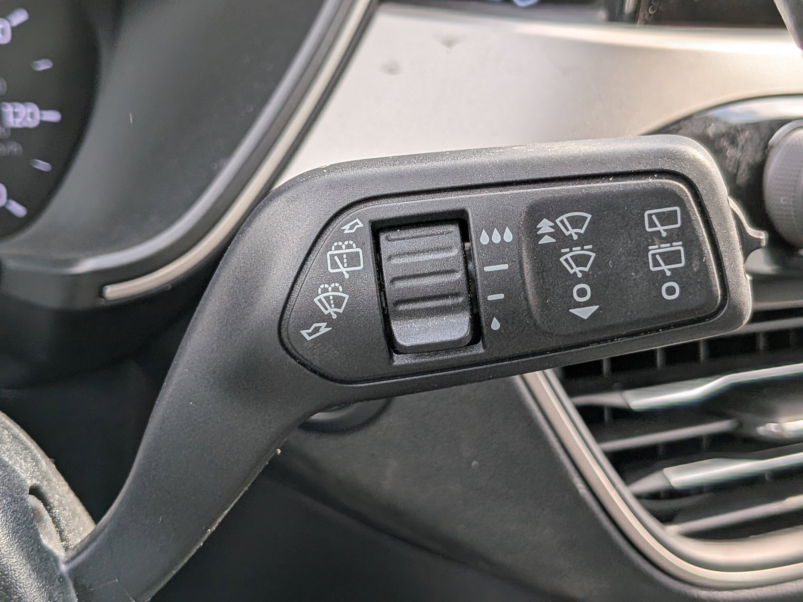 Used 2021 Ford Escape SE w/ SE Sport Appearance Package image 27