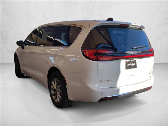 New 2026 Chrysler Pacifica Select image 8