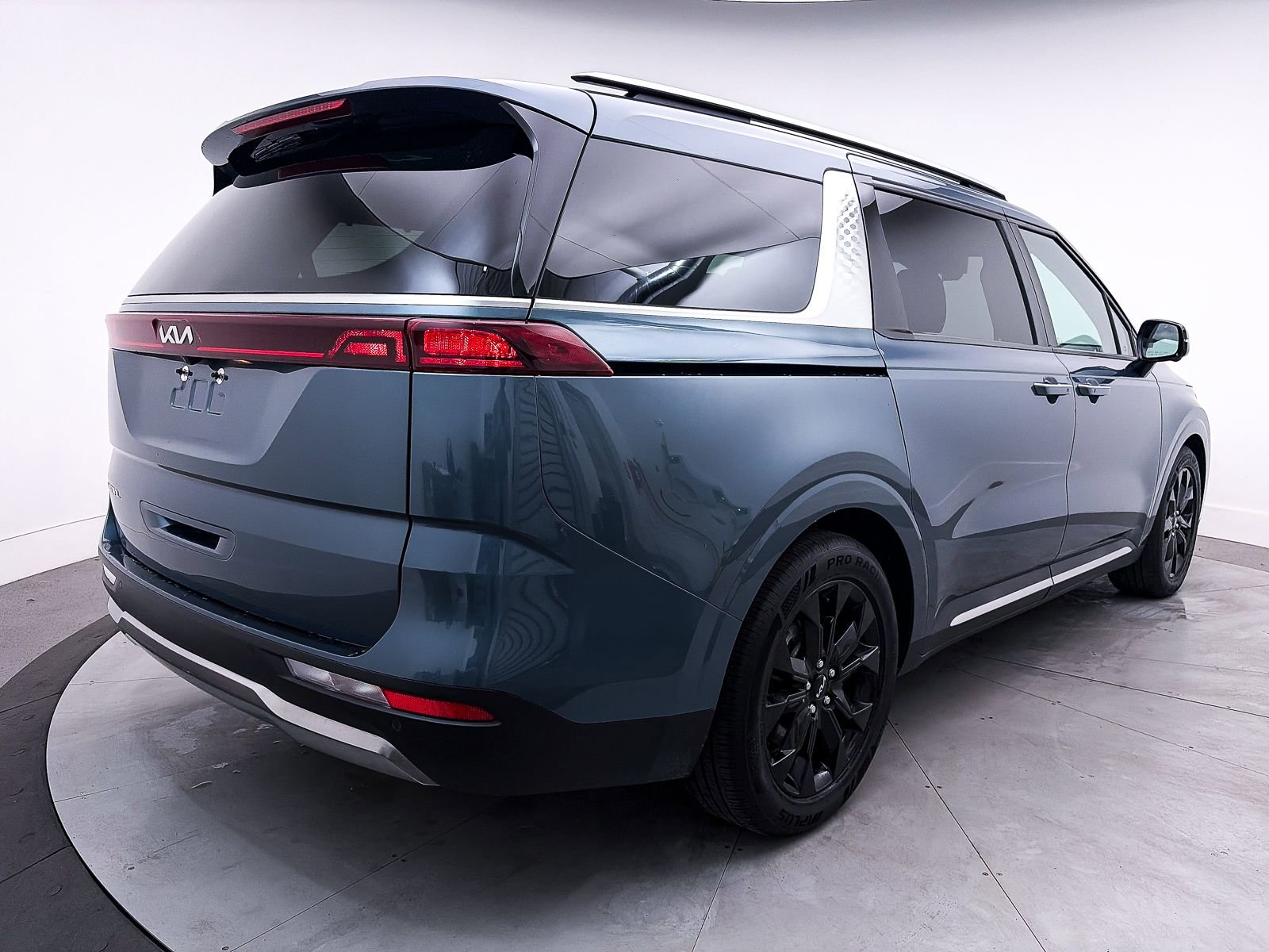 Certified 2024 Kia Carnival SX image 15