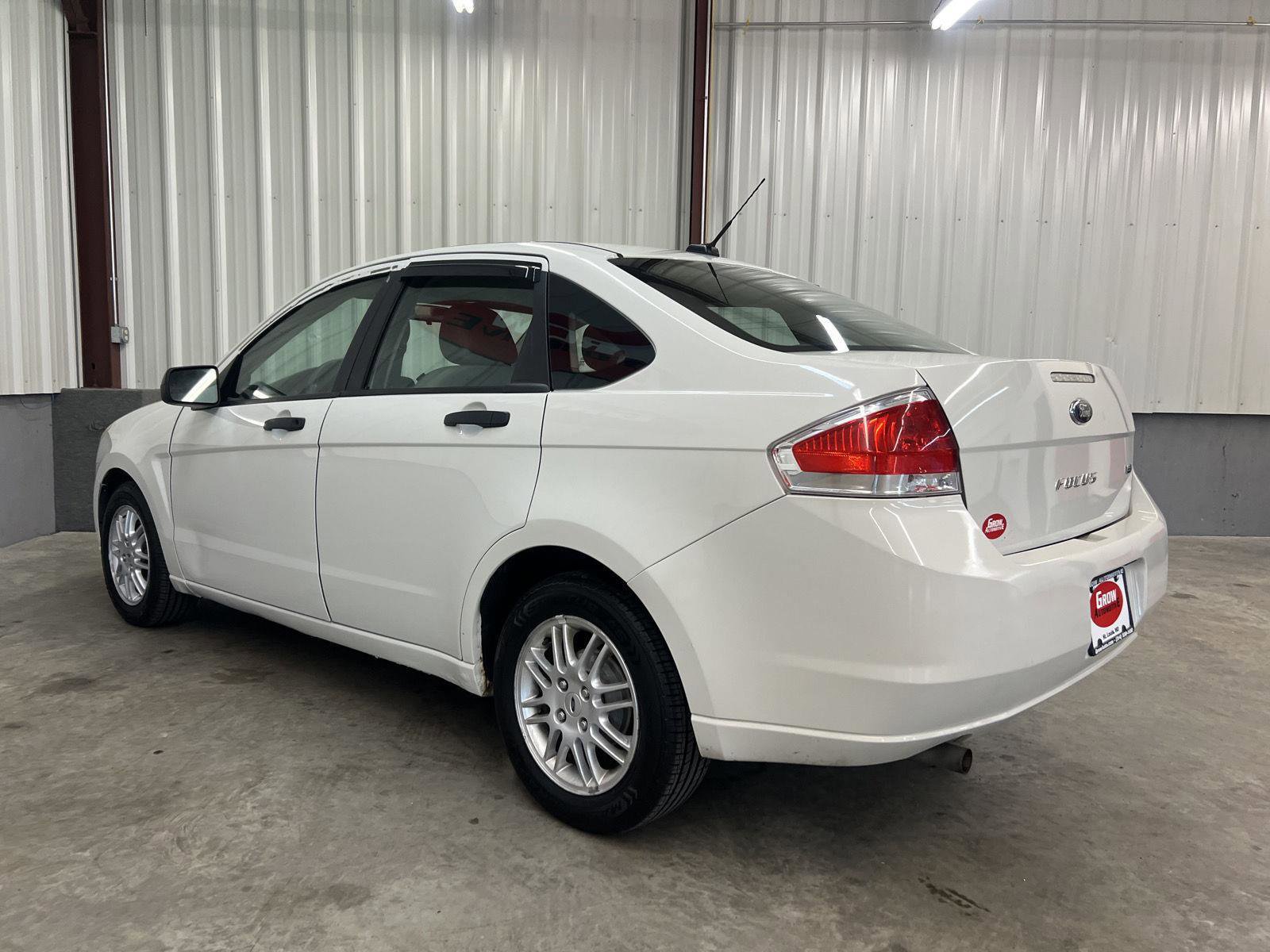 Used 2010 Ford Focus SE image 13