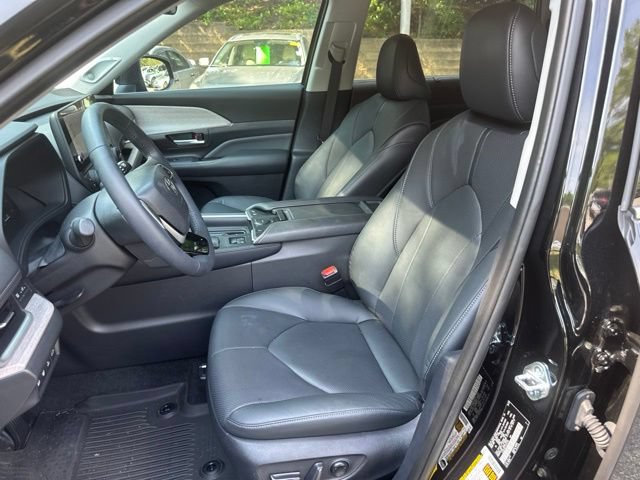 Used 2025 Toyota Grand Highlander AWD Hybrid image 12