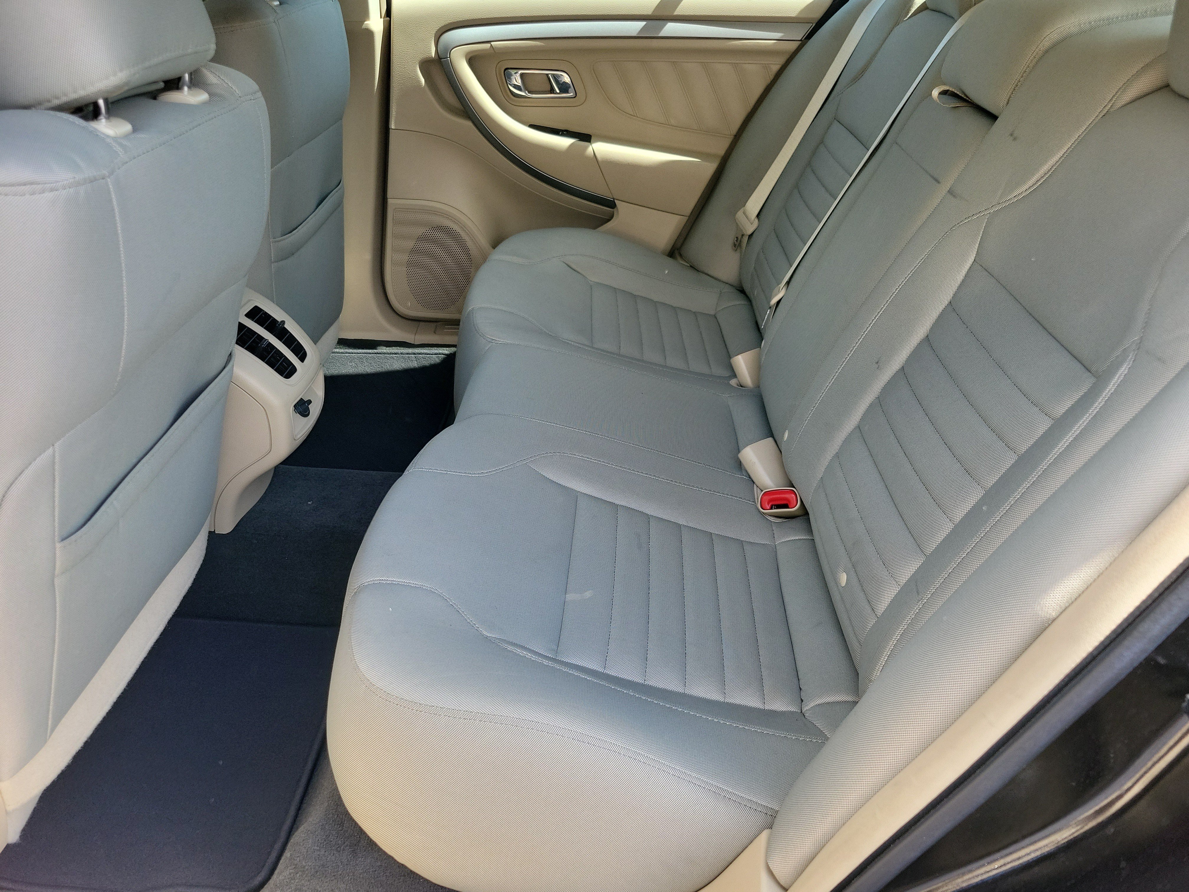 Used 2014 Ford Taurus SE FWD image 7