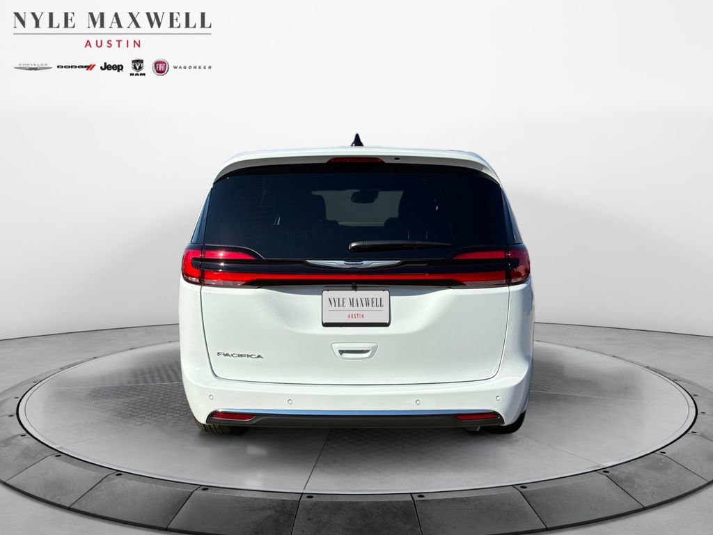 New 2026 Chrysler Pacifica Select FWD image 15