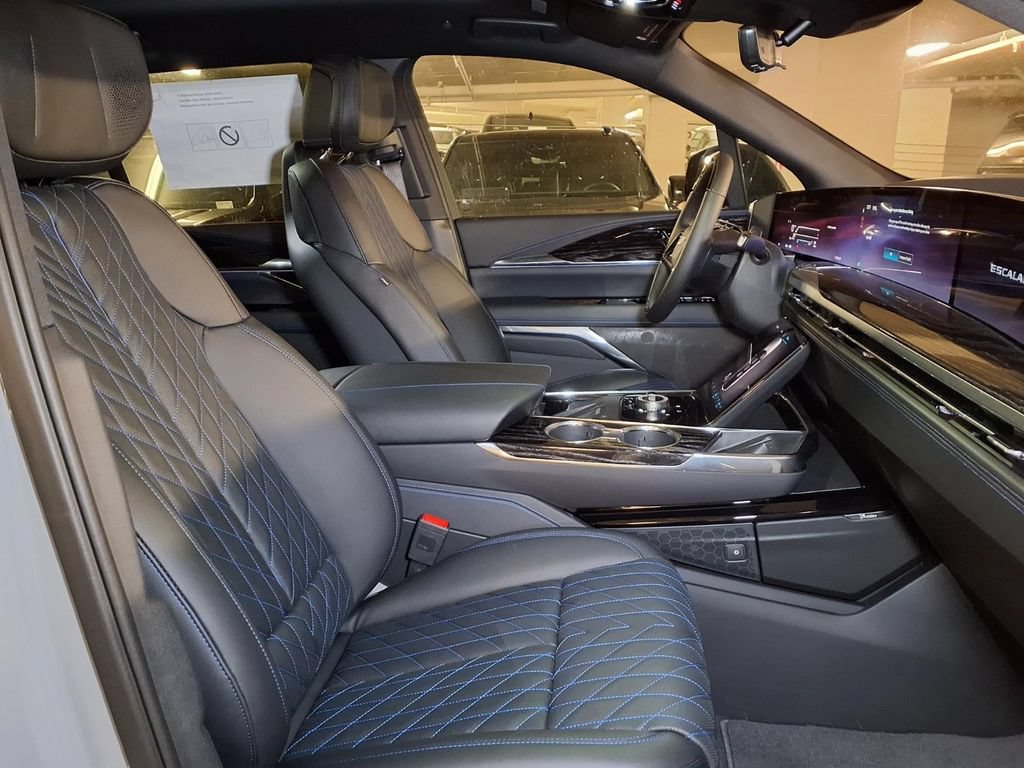 New 2026 Cadillac Escalade IQL Sport 1 w/ LPO, ONYX Package AWD/4WD image 5