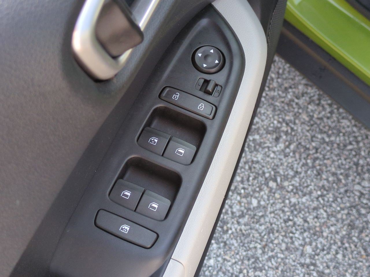 Used 2023 Hyundai Venue SEL FWD image 15