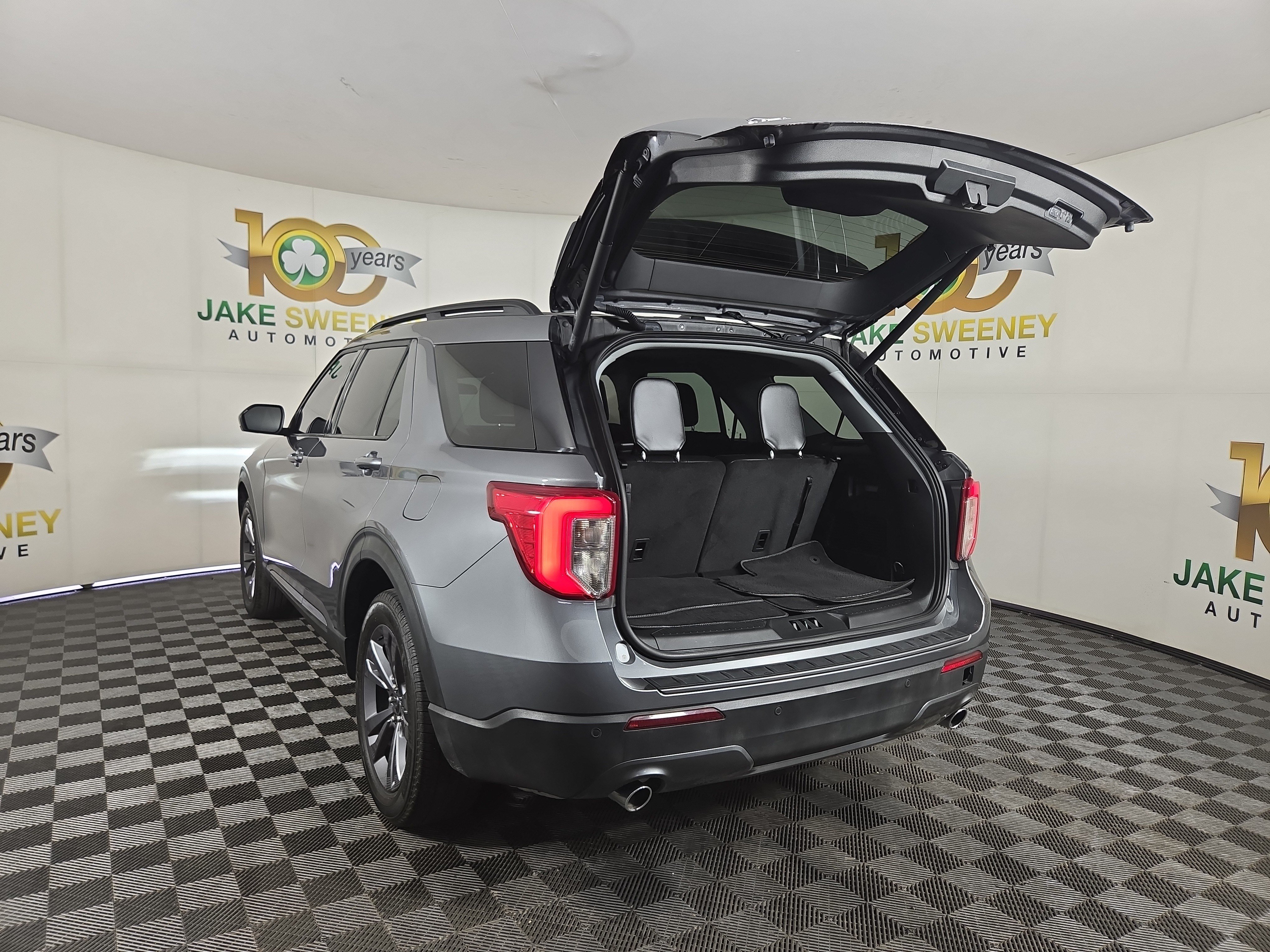 Used 2023 Ford Explorer XLT w/ Equipment Group 202A AWD/4WD image 32