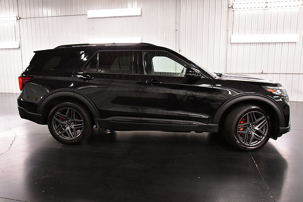 Used 2025 Ford Explorer ST-Line w/ ST-Line Street Pack AWD/4WD image 8