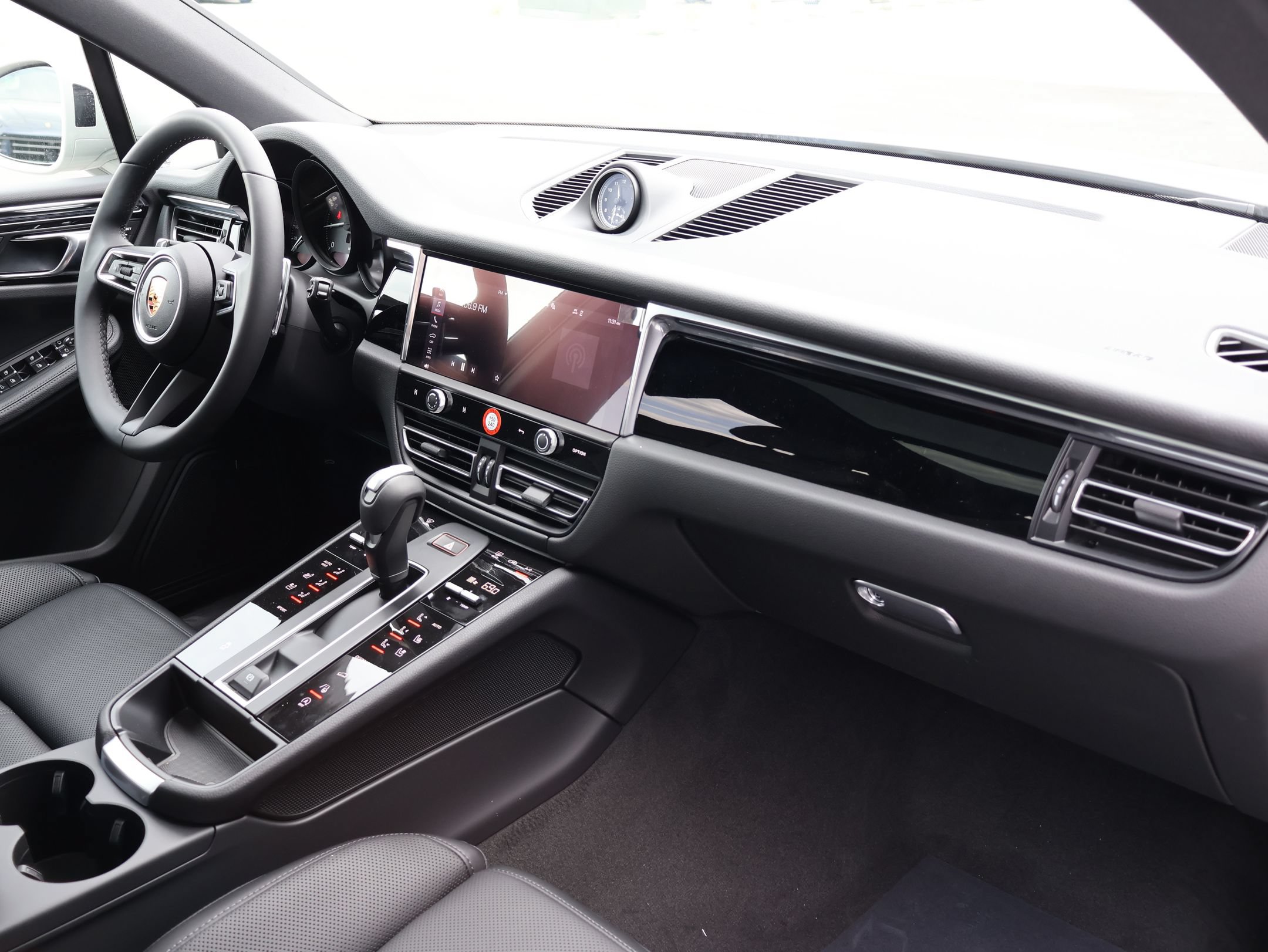 New 2026 Porsche Macan AWD/4WD image 27