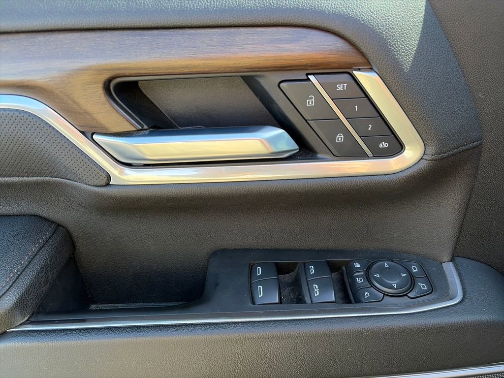 Used 2025 Chevrolet Silverado 2500 High Country w/ High Country Premium Package AWD/4WD image 19