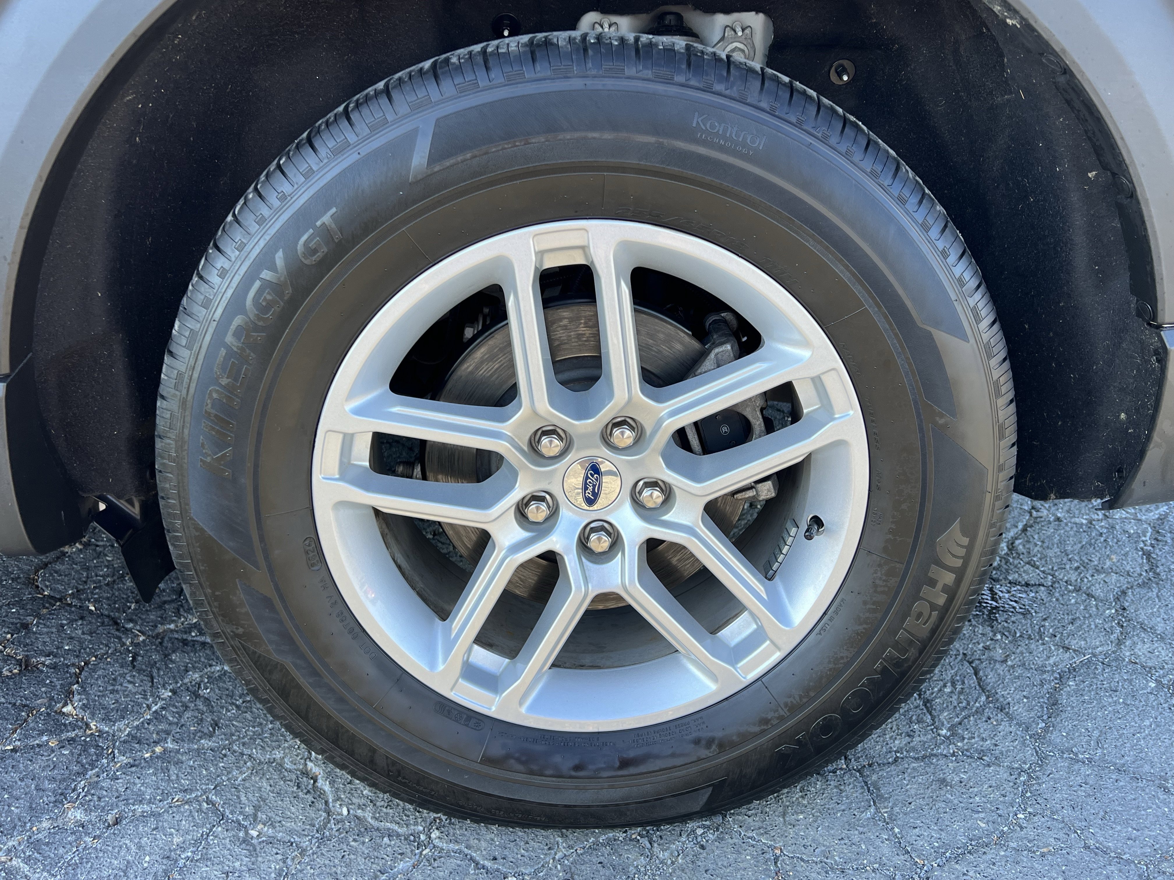Used 2025 Ford Explorer Active AWD/4WD image 12