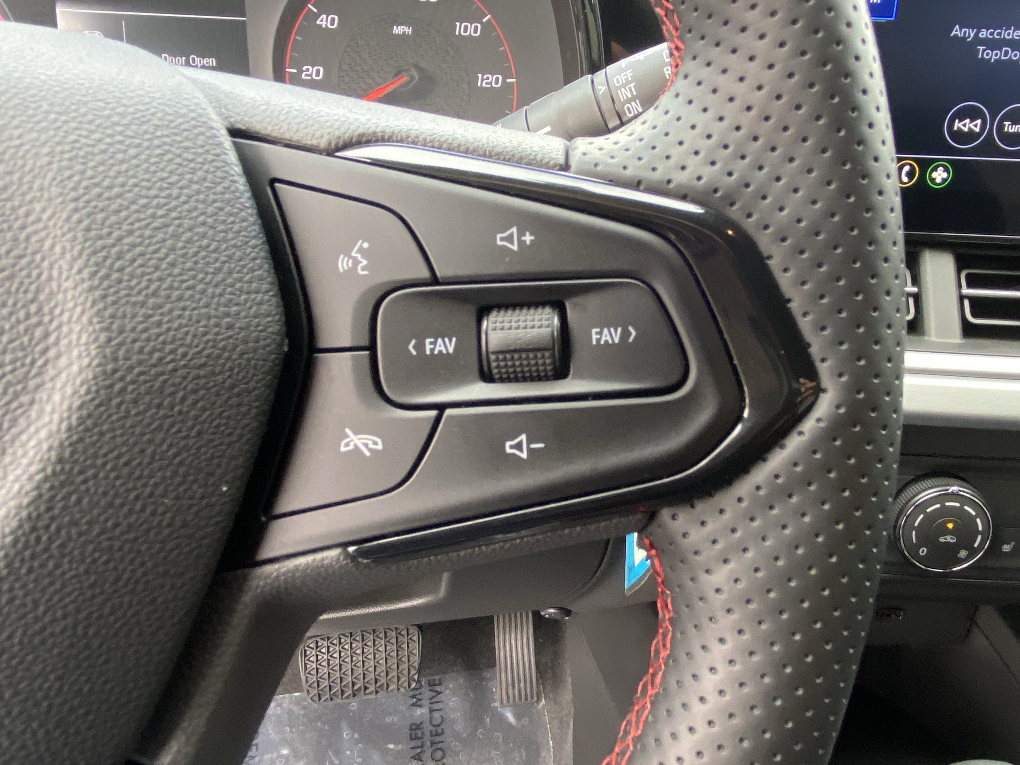 Used 2026 Chevrolet Trax RS w/ Driver Confidence Package FWD image 26