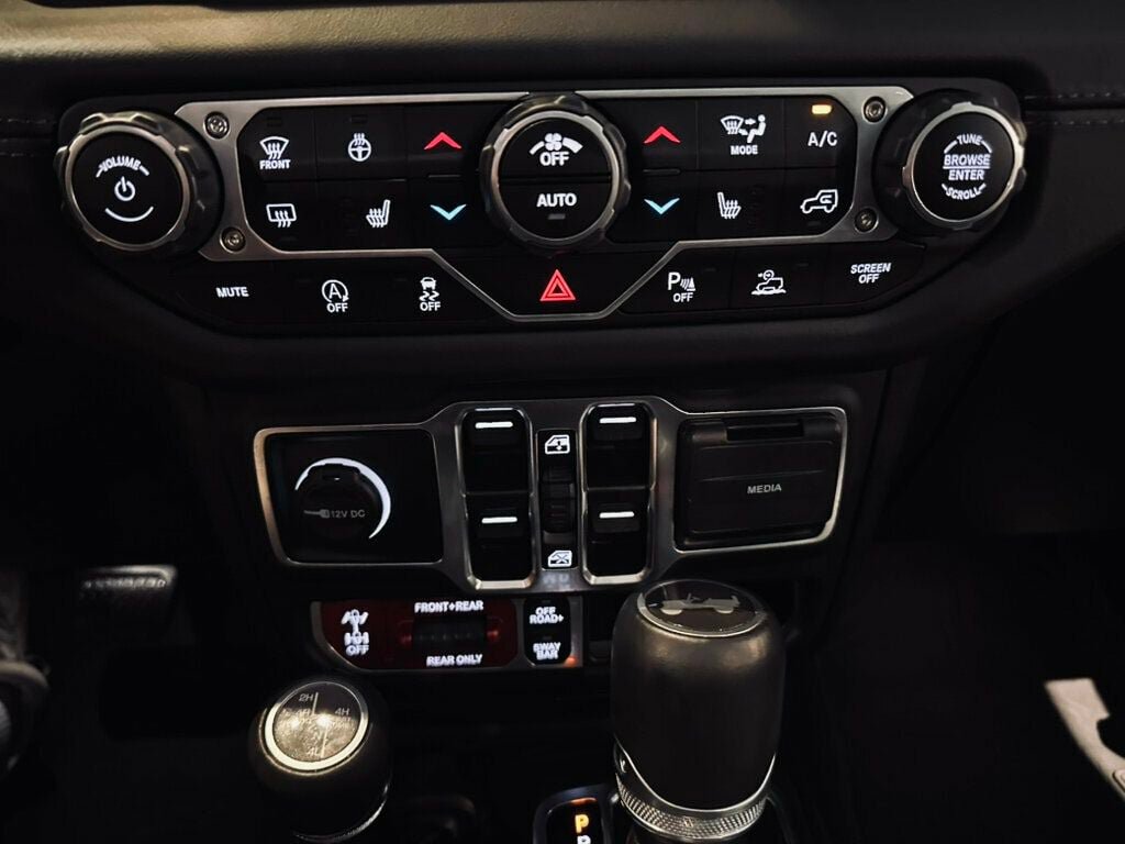 Used 2024 Jeep Wrangler Unlimited Rubicon AWD/4WD image 17