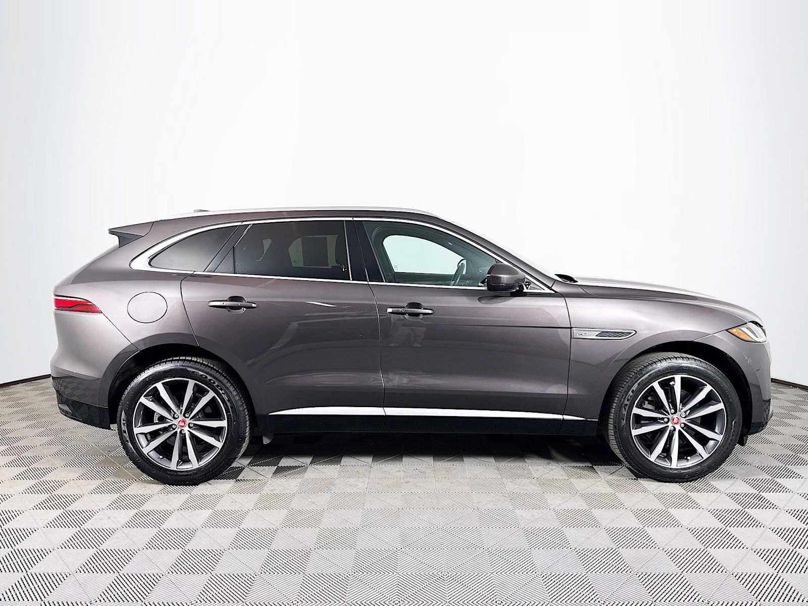 Used 2023 Jaguar F-PACE S AWD/4WD image 4