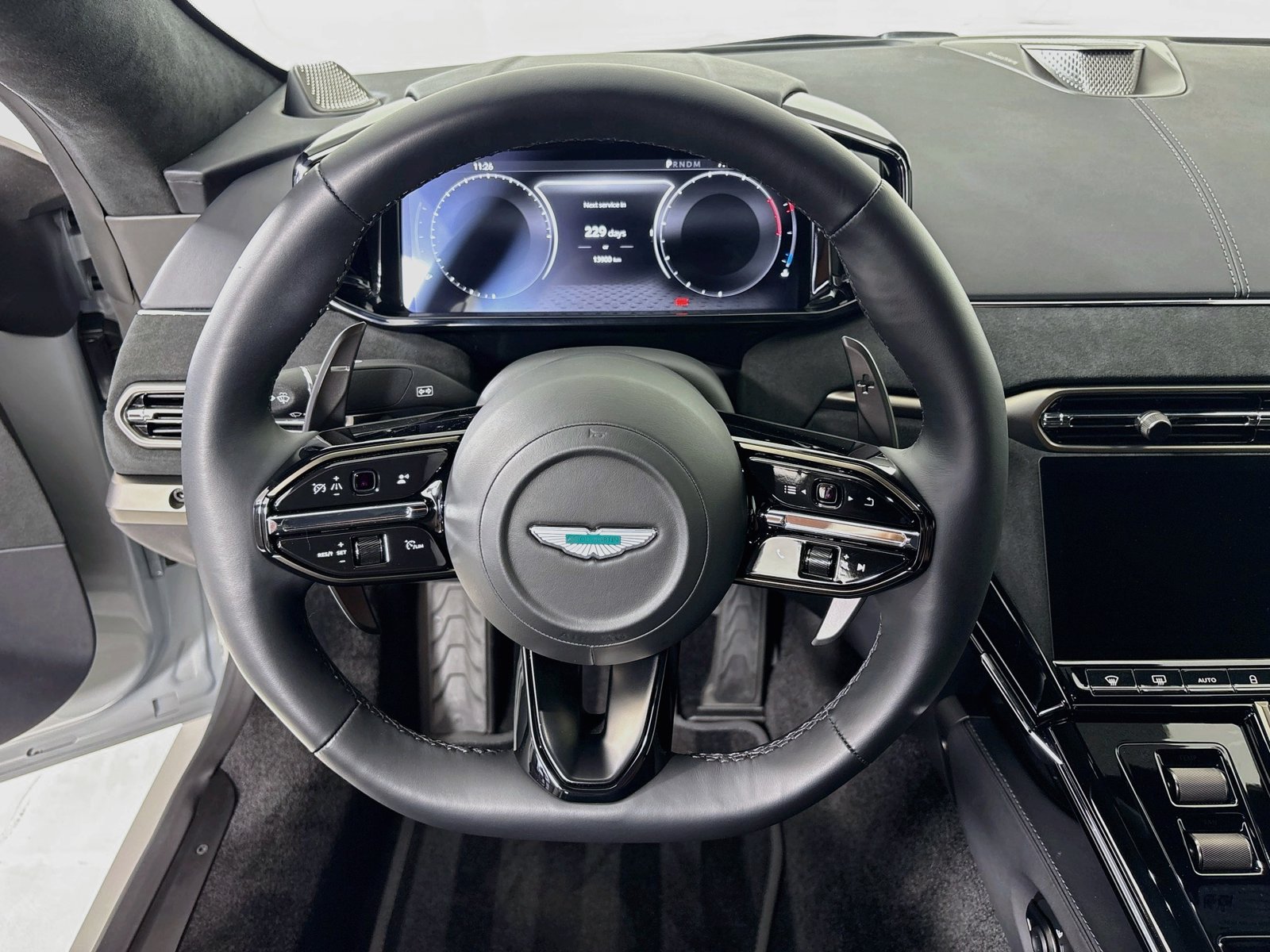 Used 2025 Aston Martin V8 Vantage Coupe RWD image 12