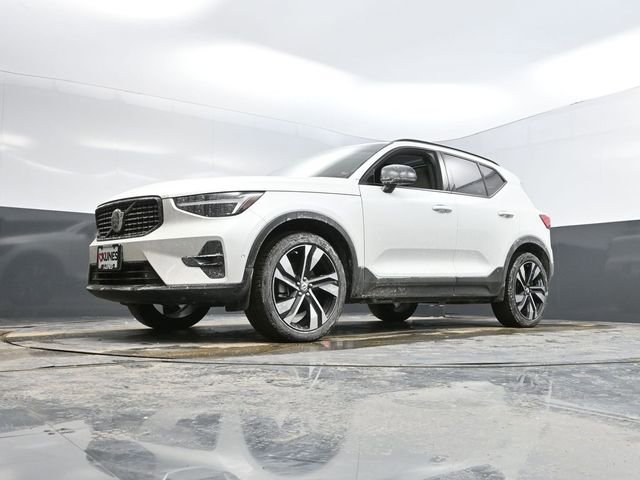Used 2023 Volvo XC40 B5 Ultimate w/ Protection Package Premier image 44