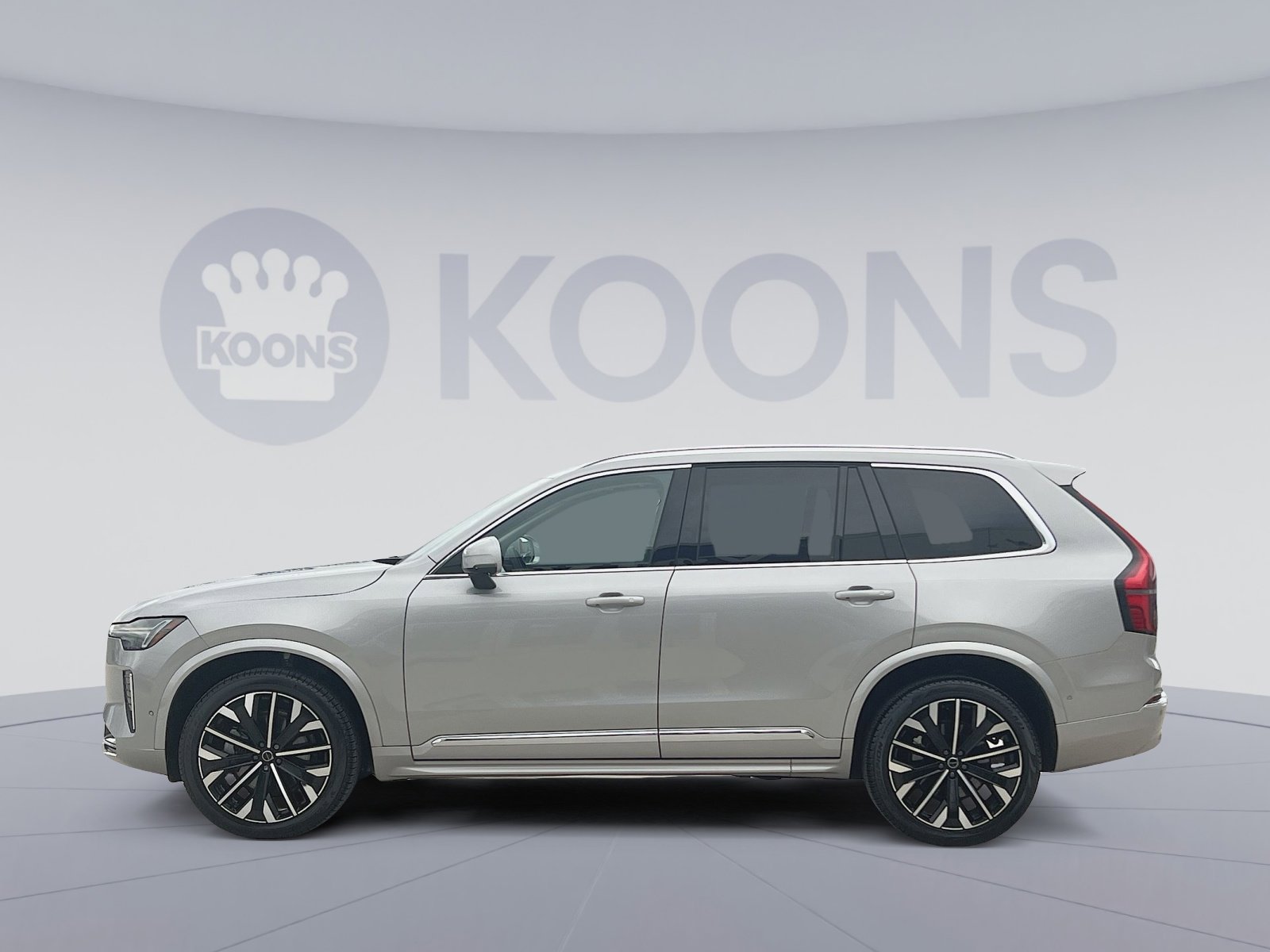 Certified 2025 Volvo XC90 B6 Plus AWD/4WD image 2