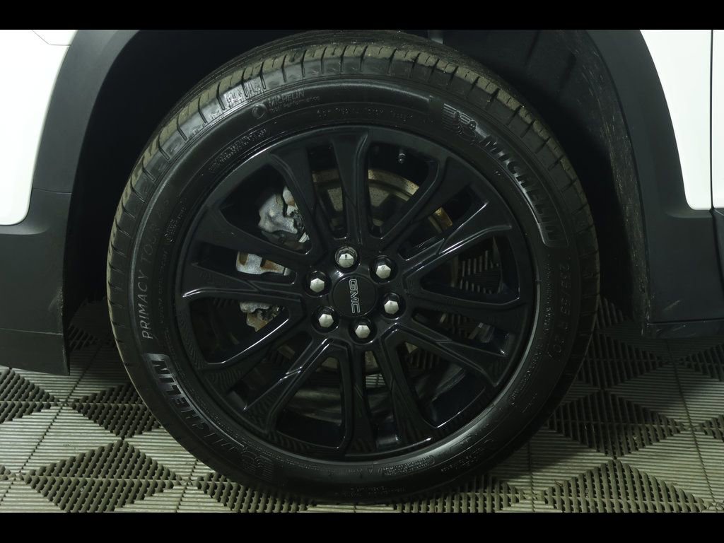 Used 2023 GMC Acadia SLE w/ Driver Convenience Package image 5