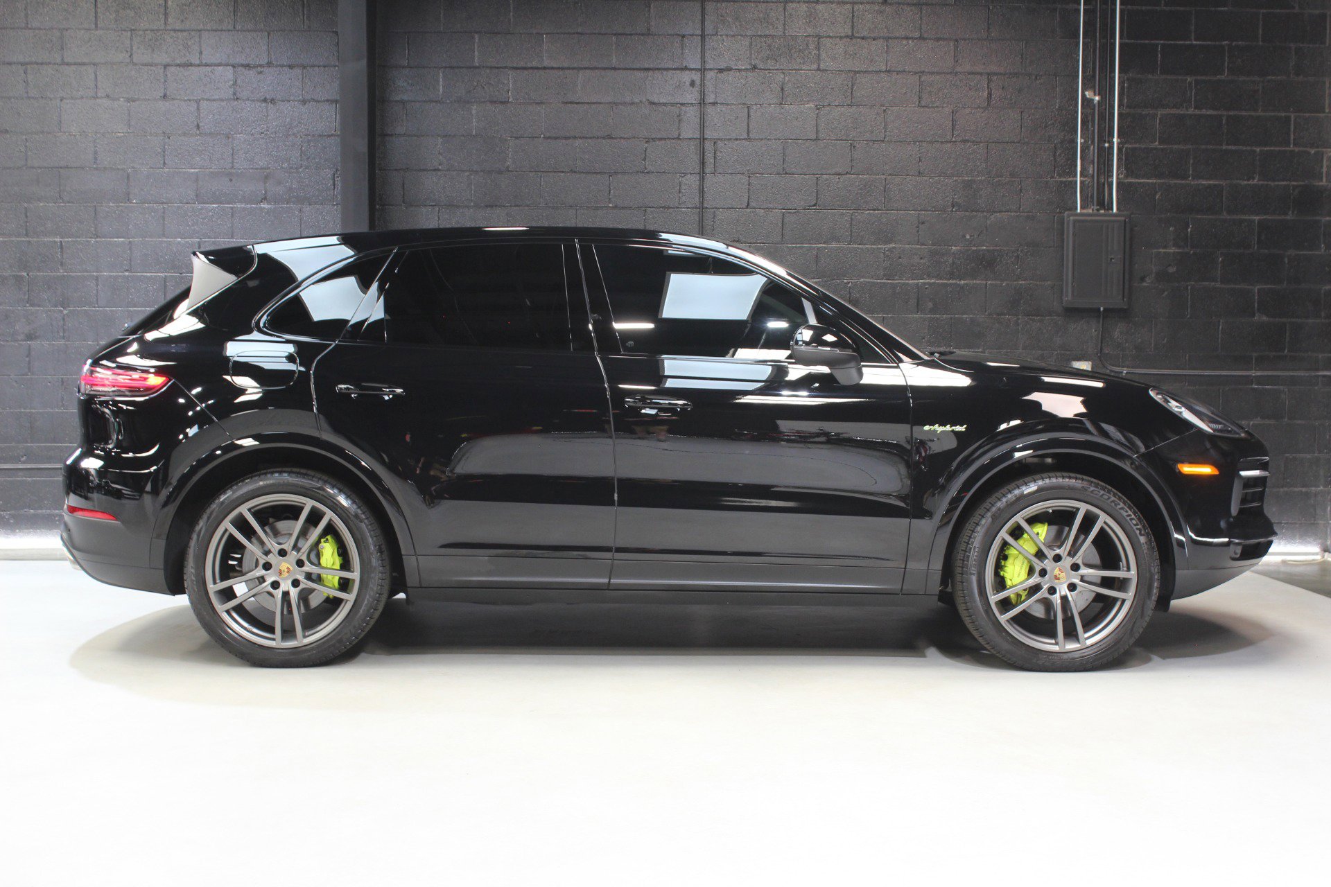 Used 2022 Porsche Cayenne E-Hybrid w/ Premium Package image 12