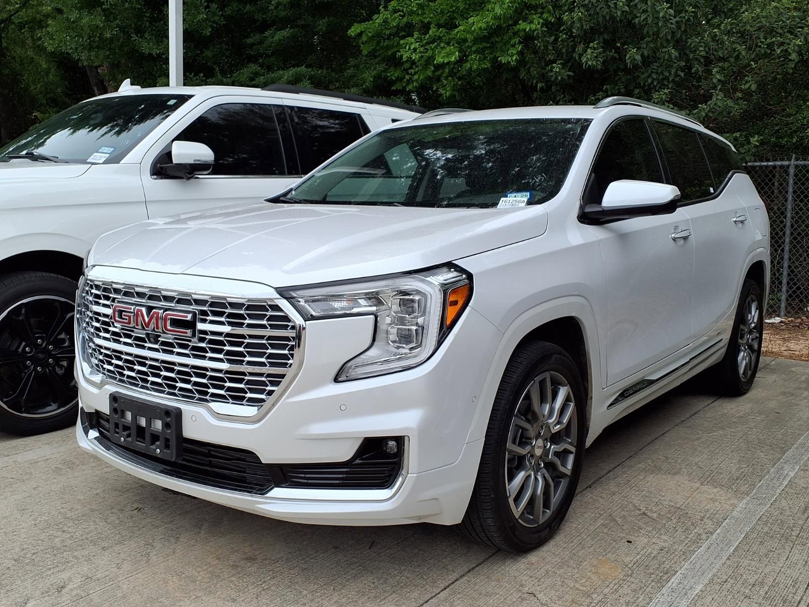 Used 2024 GMC Terrain Denali w/ Denali Premium Package image 3