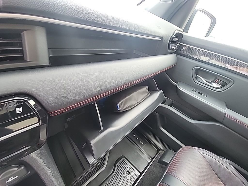 Certified 2025 Honda Pilot Black Edition image 23