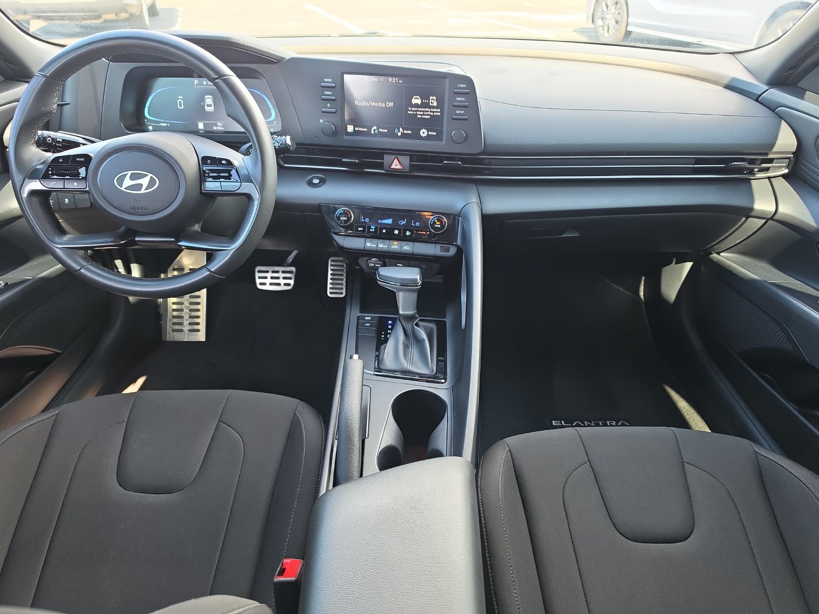 Used 2025 Hyundai Elantra Sport FWD image 9
