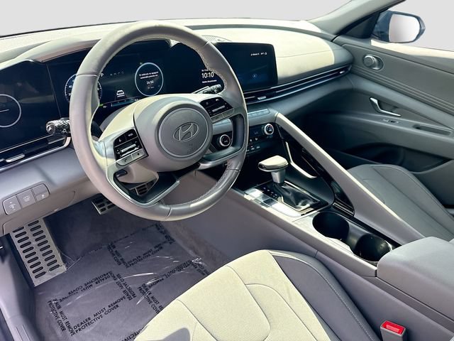 Certified 2025 Hyundai Elantra SEL FWD image 9