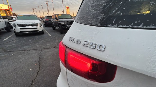 Used 2022 Mercedes-Benz GLB 250 4MATIC image 31