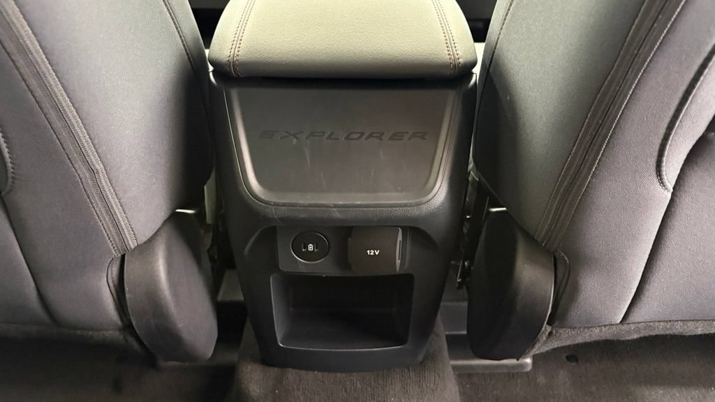 Used 2025 Ford Explorer Active AWD/4WD image 40