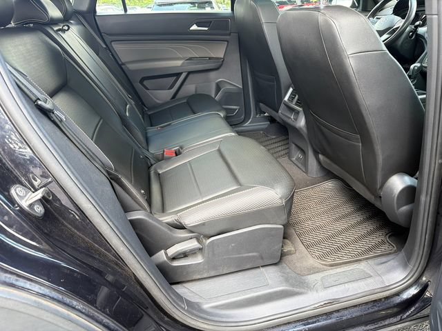 Used 2021 Volkswagen Atlas Cross Sport SE w/ Panoramic Sunroof Package FWD image 15
