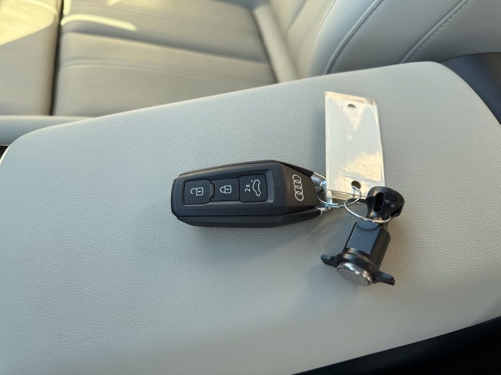 Used 2025 Audi Q6 e-tron Premium Plus w/ Premium Plus image 29