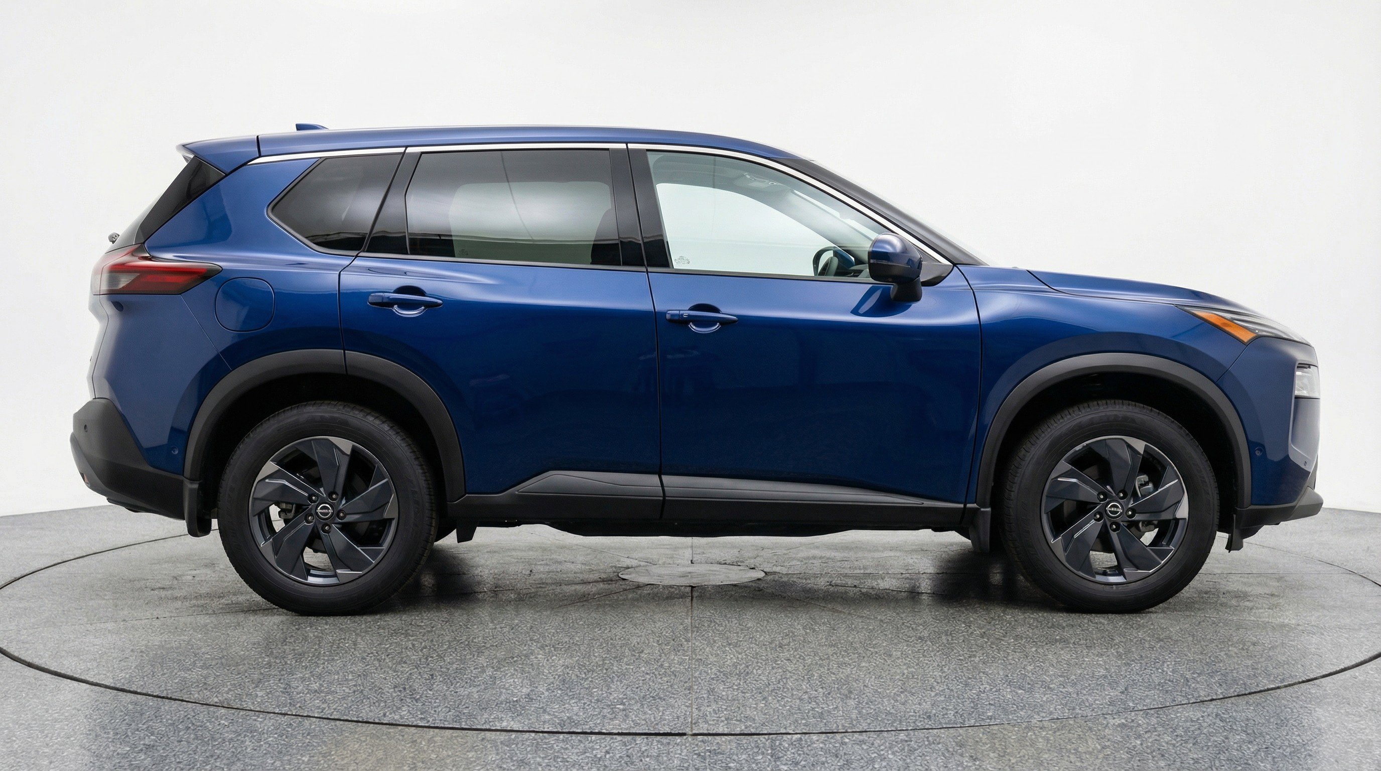 Used 2025 Nissan Rogue SV image 11