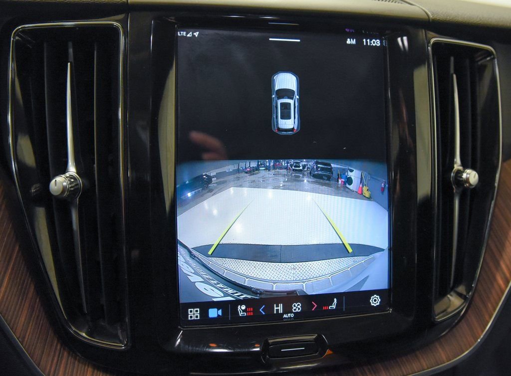 Used 2022 Volvo XC60 B5 Momentum w/ Climate Package image 22