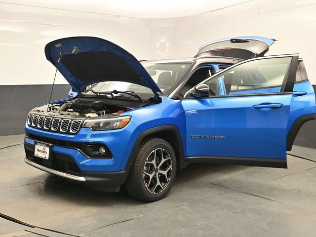 Used 2025 Jeep Compass Limited AWD/4WD image 39