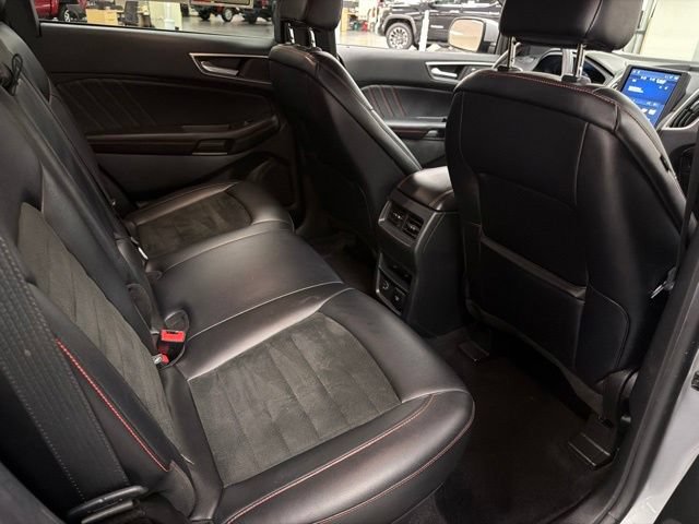 Used 2022 Ford Edge ST-Line w/ Class II Trailer Tow Package AWD/4WD image 12