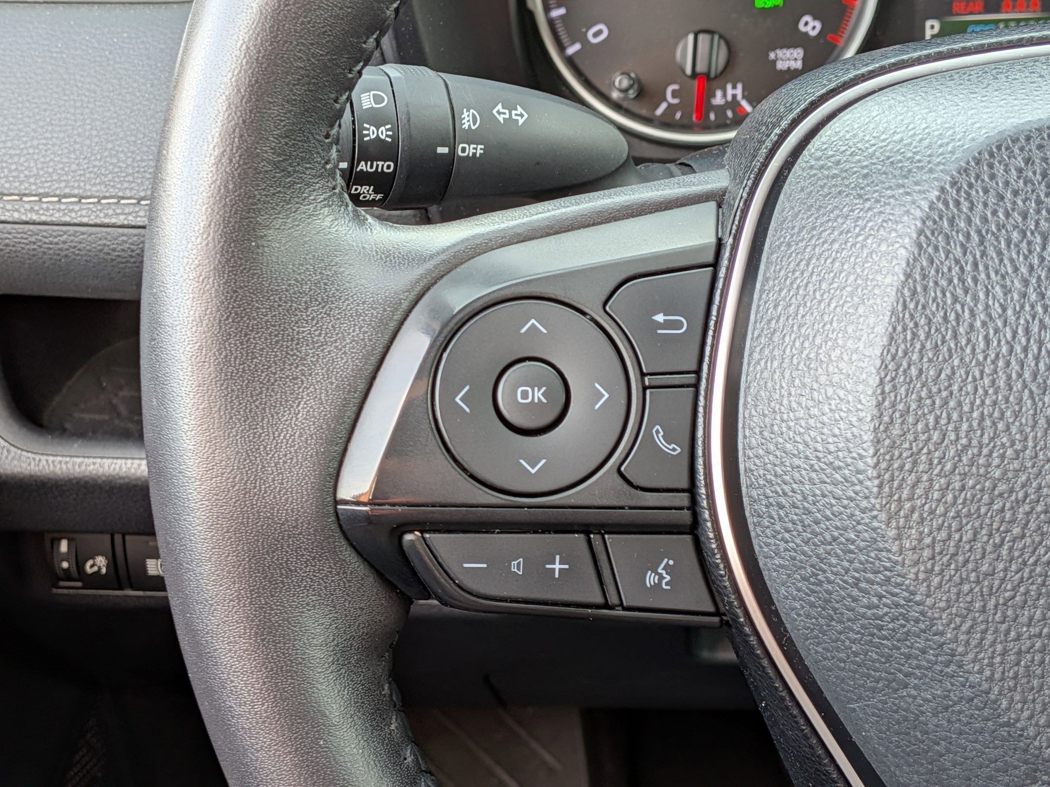 Used 2020 Toyota RAV4 XLE Premium image 20