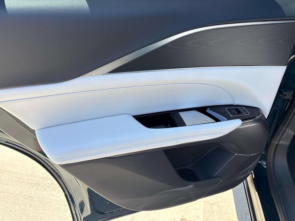 New 2026 Cadillac Lyriq Luxury AWD/4WD image 19