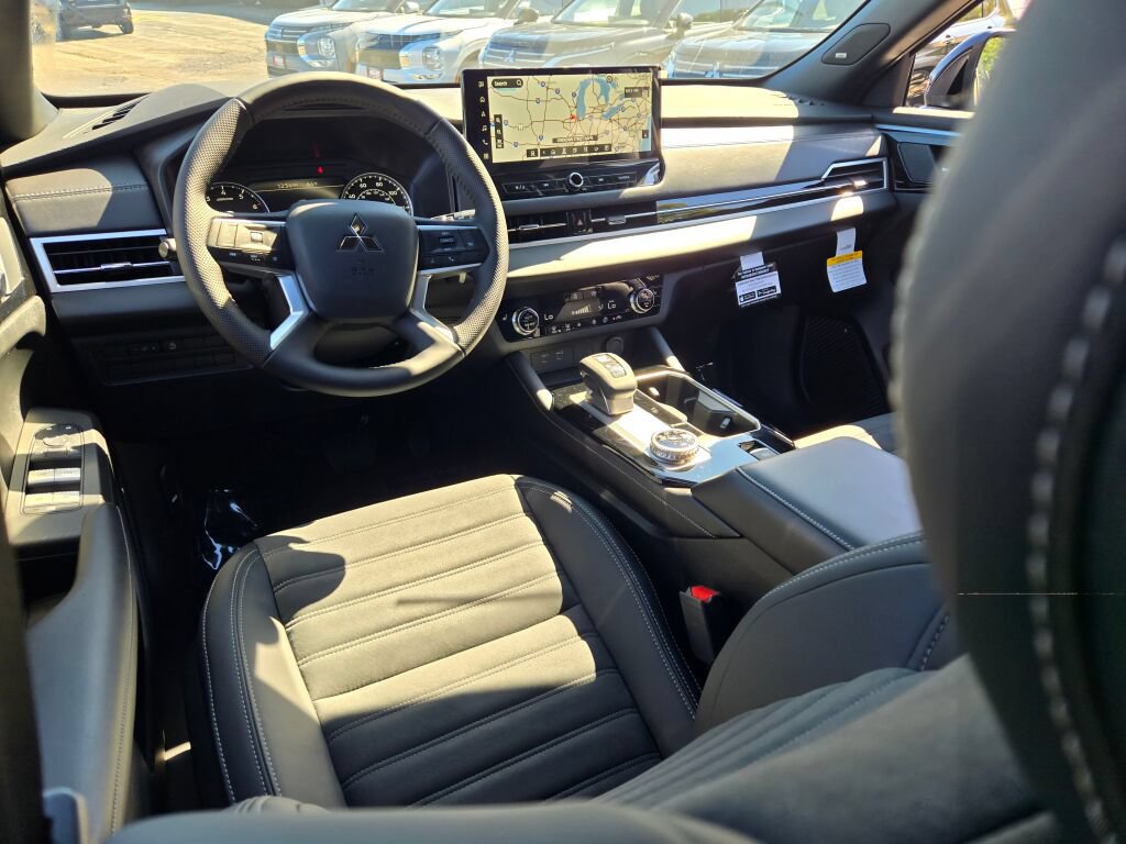 New 2026 Mitsubishi Outlander LE AWD/4WD image 14