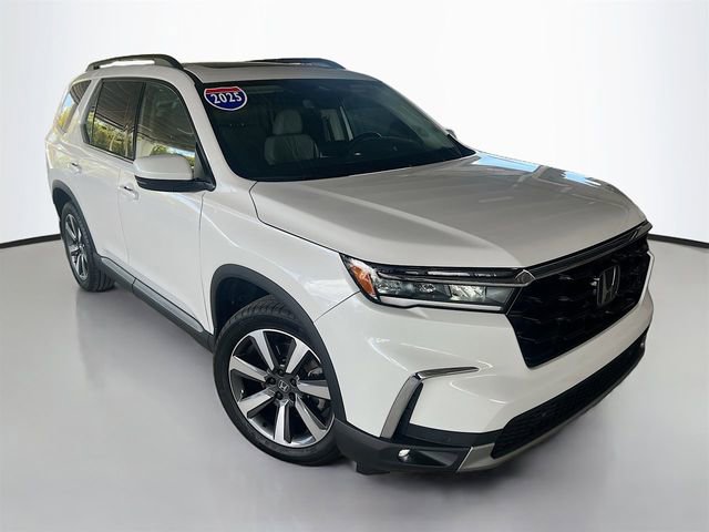 Used 2025 Honda Pilot Touring image 2