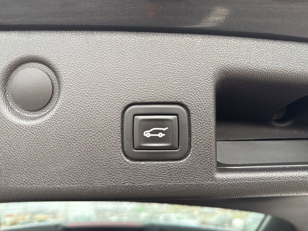 Used 2023 Chevrolet Equinox LT image 8