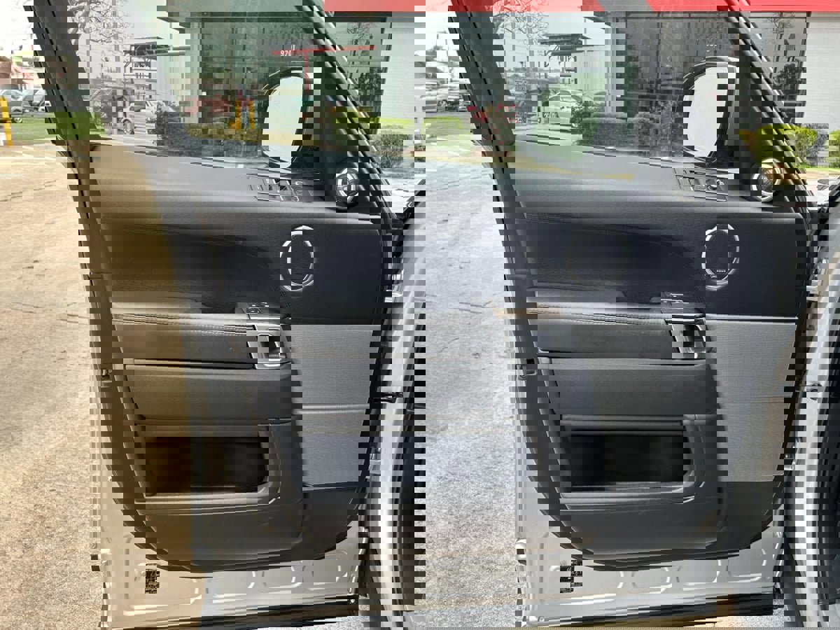 Used 2017 Land Rover Range Rover Sport image 11