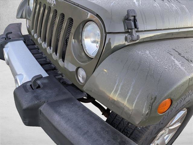 Used 2015 Jeep Wrangler Unlimited Sahara w/ Dual Top Group AWD/4WD image 9