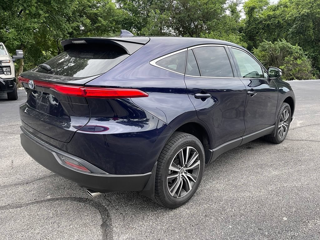 Used 2022 Toyota Venza LE AWD/4WD image 3