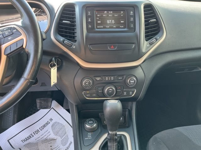 Used 2016 Jeep Cherokee Latitude w/ Cold Weather Group AWD/4WD image 26