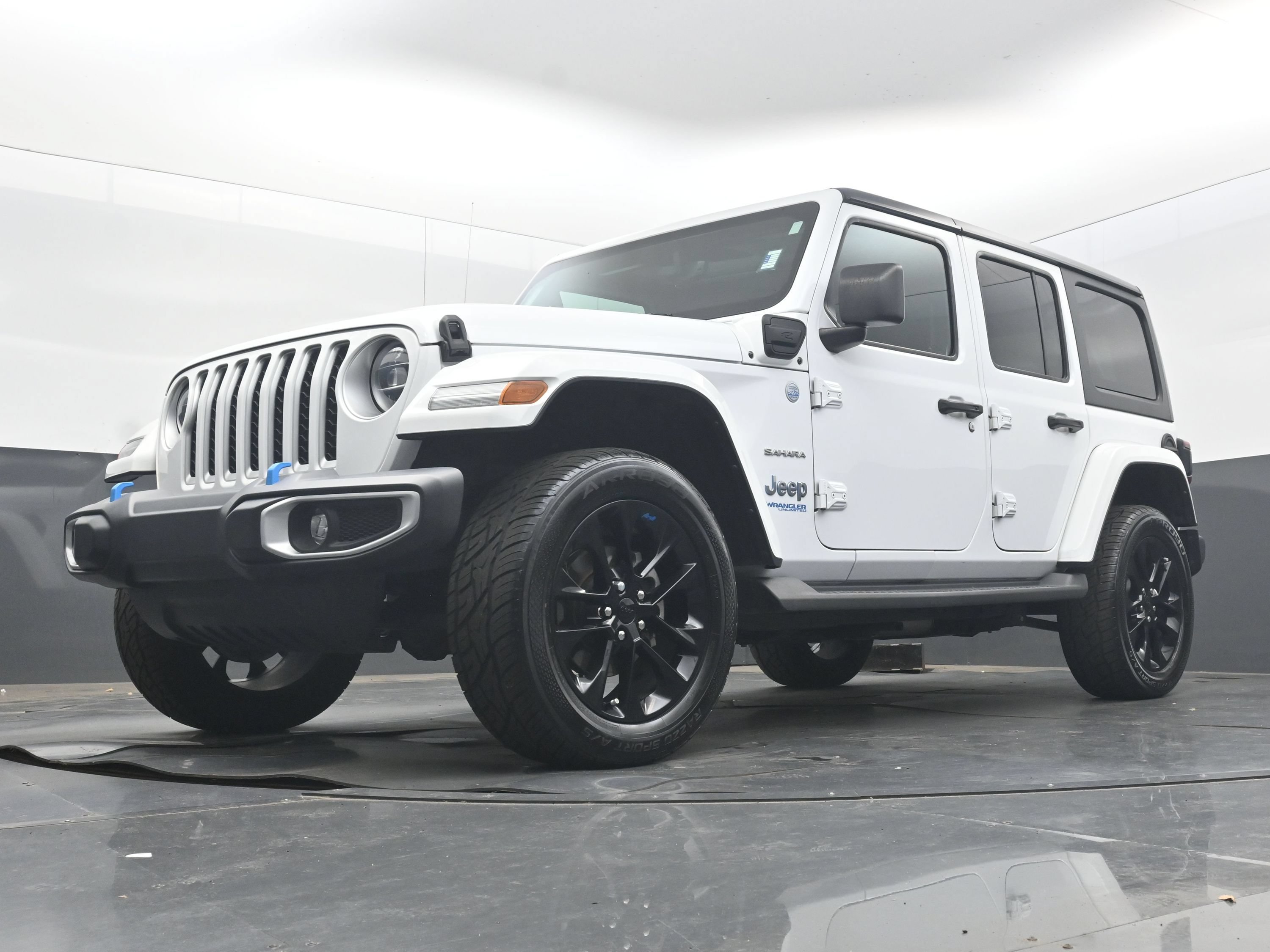 Used 2022 Jeep Wrangler Unlimited Sahara AWD/4WD image 26